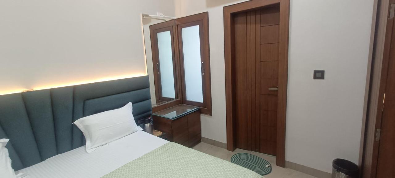 Hotel Sadhana Palace Mathura Dış mekan fotoğraf