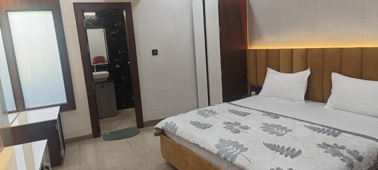 Hotel Sadhana Palace Mathura Dış mekan fotoğraf