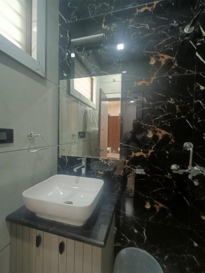 Hotel Sadhana Palace Mathura Dış mekan fotoğraf