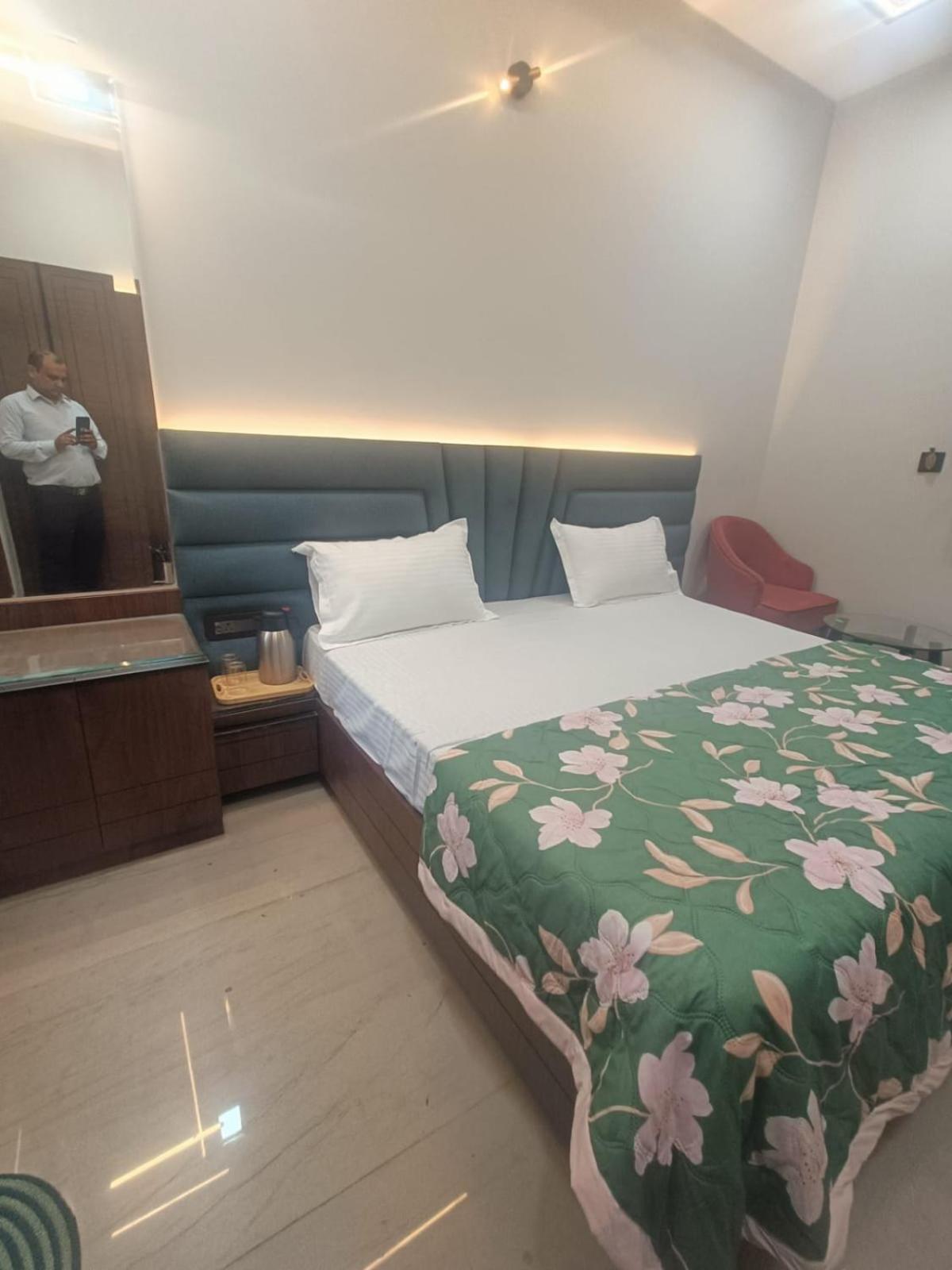 Hotel Sadhana Palace Mathura Dış mekan fotoğraf
